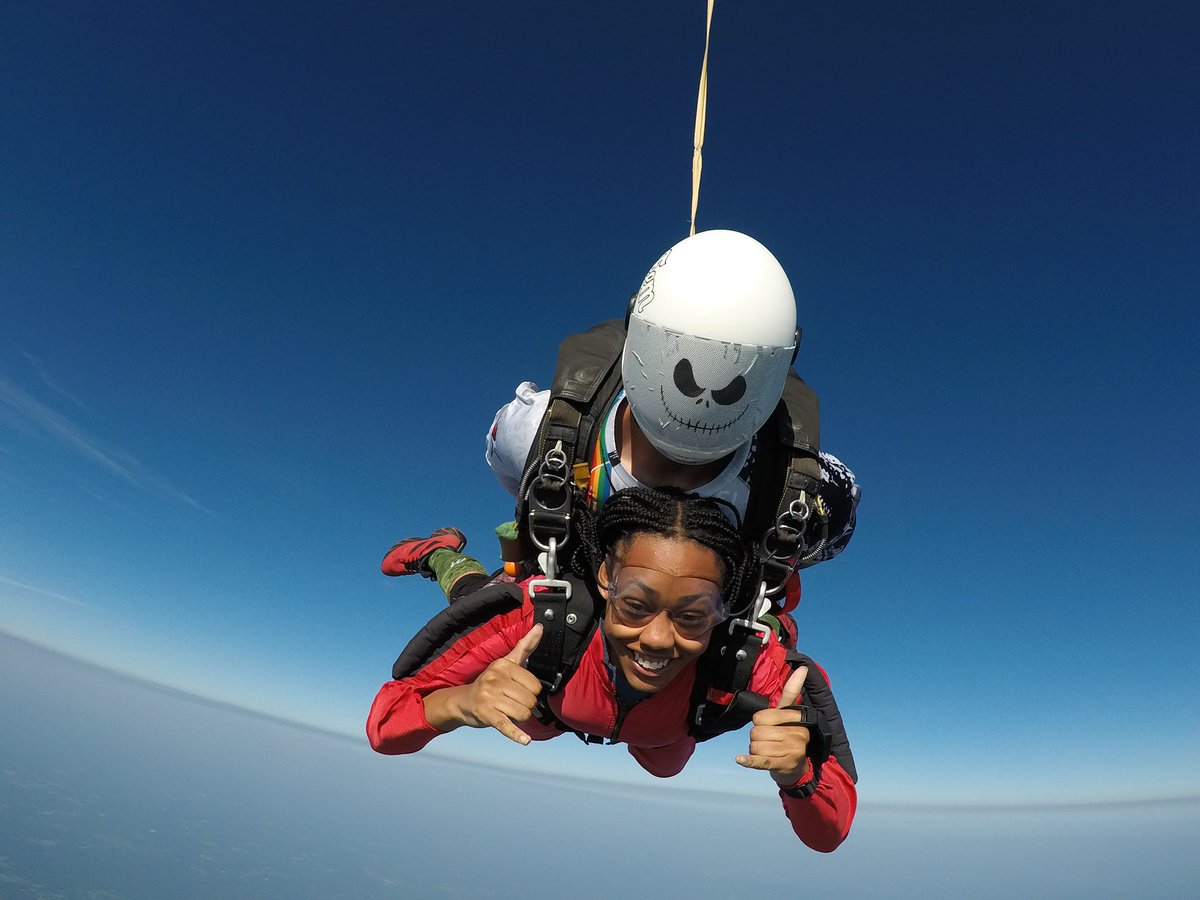 CallMeRarri's tweet photo. Went skydiving today and had the most amazing experience 💪🏽 https://t.co/zkyKBd5DkC
