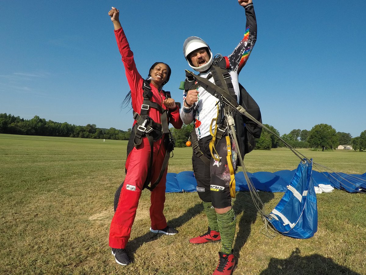 CallMeRarri's tweet photo. Went skydiving today and had the most amazing experience 💪🏽 https://t.co/zkyKBd5DkC