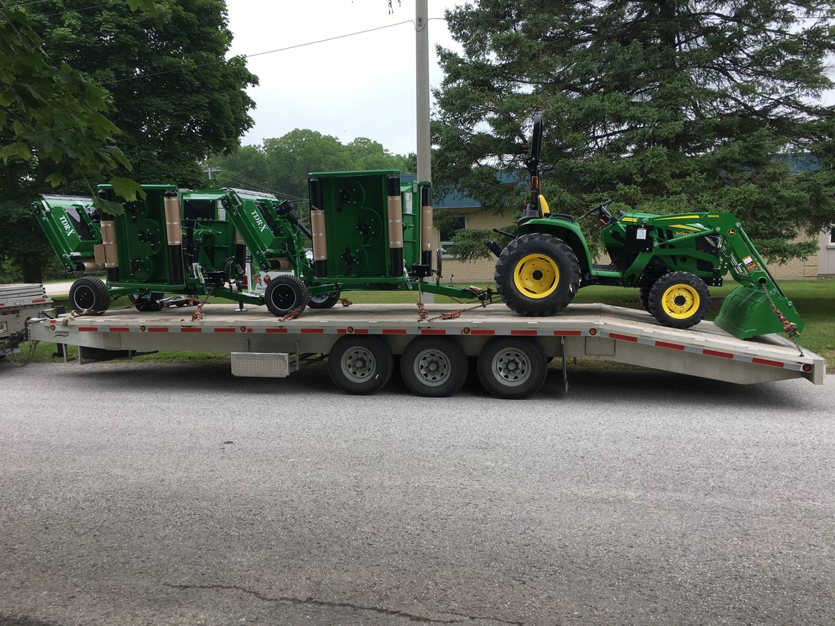 ProTurfMowers's tweet photo. Exciting day at the shop today! The first two TDR-x's sold in Canada are leaving to their new homes. Congrats to our dealer @PodGolfEquip! ⛳️🏌️♂️🚜🇨🇦
#progressiveturfequipment #tdrx #mowing #turf #roughmower #rollermower #betterbuiltchoice https://t.co/7Pyu7I8lDr