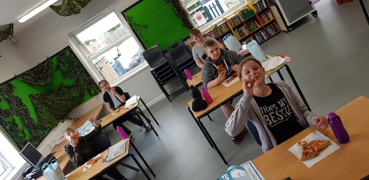 EndeavourClass's tweet image. We enjoyed our @dominos lunch - yummy! @normanbyspital ##Classof2020