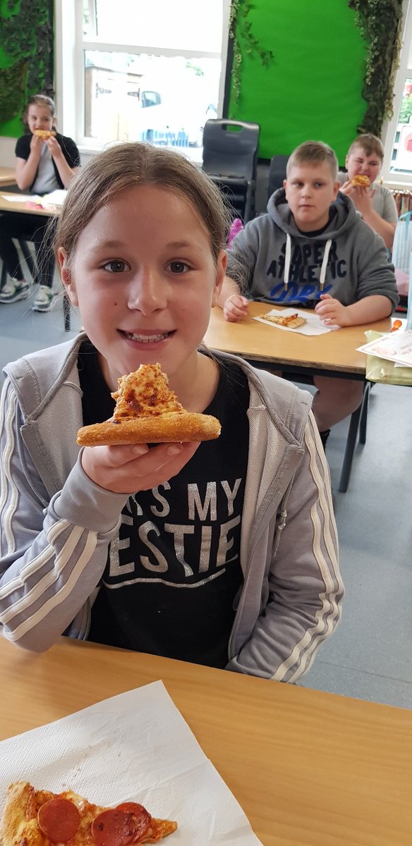 EndeavourClass's tweet image. We enjoyed our @dominos lunch - yummy! @normanbyspital ##Classof2020