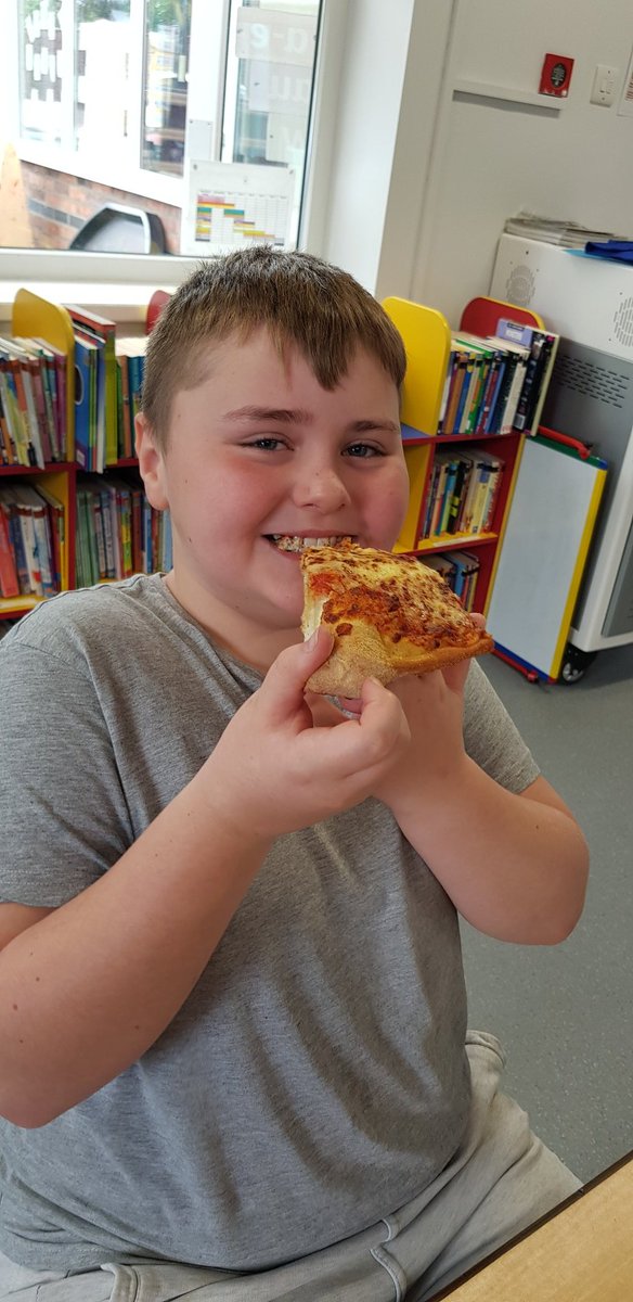 EndeavourClass's tweet image. We enjoyed our @dominos lunch - yummy! @normanbyspital ##Classof2020