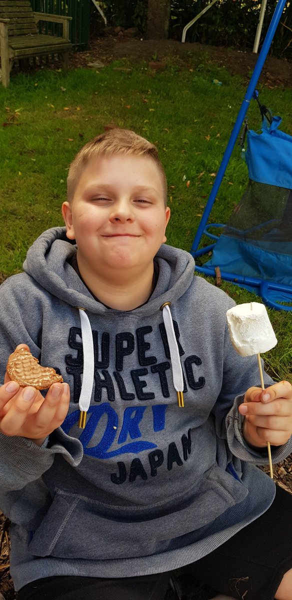 EndeavourClass's tweet image. For pudding we had some s'mores! They were yummy! @normanbyspital #Classof2020