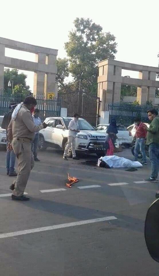 AniketDhanuk_'s tweet photo. आज राजधानी लखनऊ में दबंगों के खिलाफ़ कोई कार्रवाई न होने से हताश होकर मां और बेटी ने आत्मदाह कर लिया जिसमें मां की हालत बहुत गंभीर है भाजपा सरकार में किसी भी गरीबों को न्याय नहीं मिल रहा है जबकि न्याय हम सब भारतीय नागरिकों का जन्मसिद्ध अधिकार है ।

@myogiadityanath https://t.co/FjZB5ktfZJ