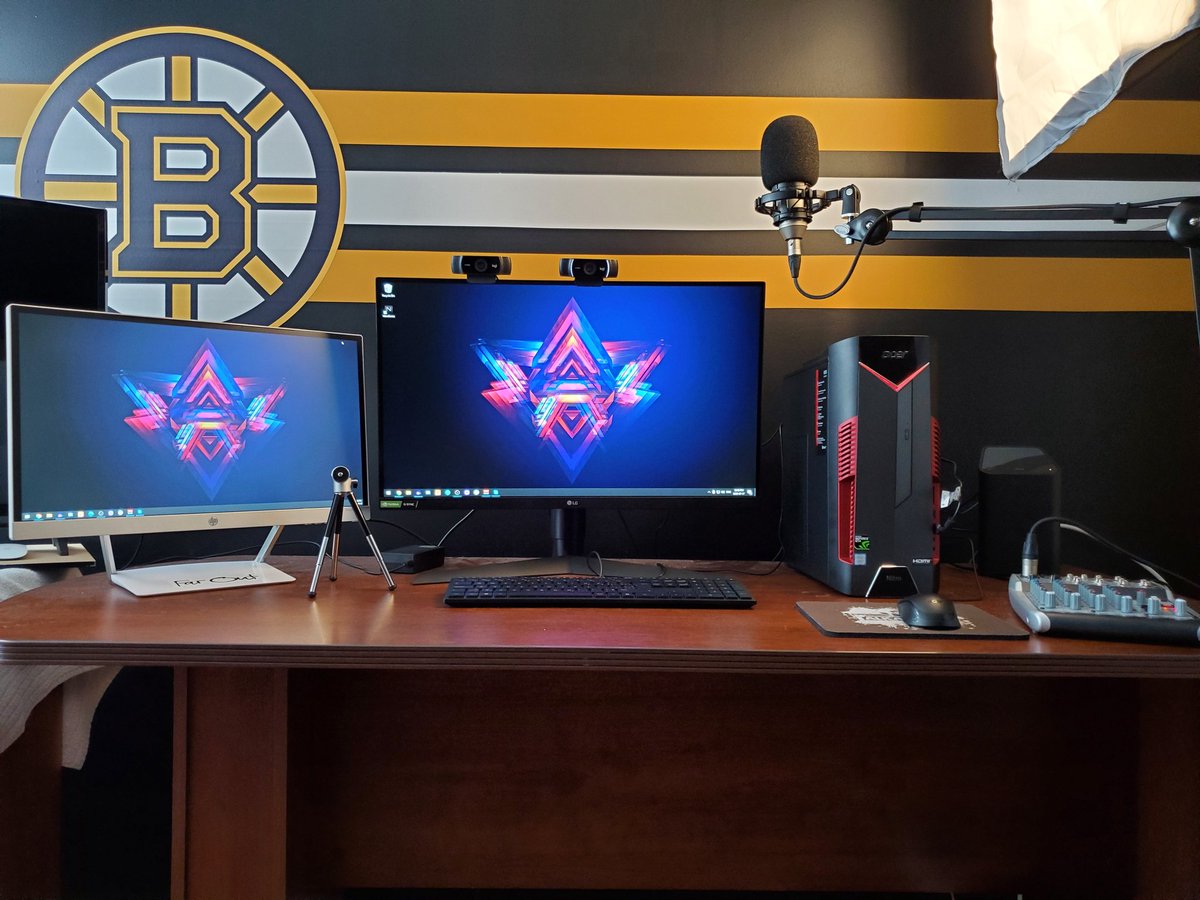 _talkamania's tweet photo. Much thanks to all our Patreon members. Appreciate all the support.
@DannyJPond
@Boot2theface
@ItsEvanGomes
@CHAOS_THEORYPOD
@drunkontacos
Here is a pic of the new setup.
#Trivamania IV 8:30pm EST on @SportsCastrLive. https://t.co/p0LYkMymai