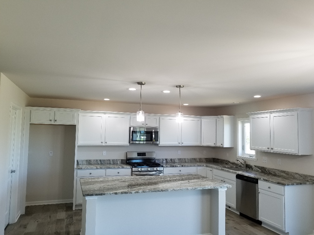 NewLeafRemodel's tweet photo. Loving how the kitchen came together in this sold home! The granite truly makes it and carries over to the master bath and the ledge leading down to the basement! https://t.co/STy2OqbAjW