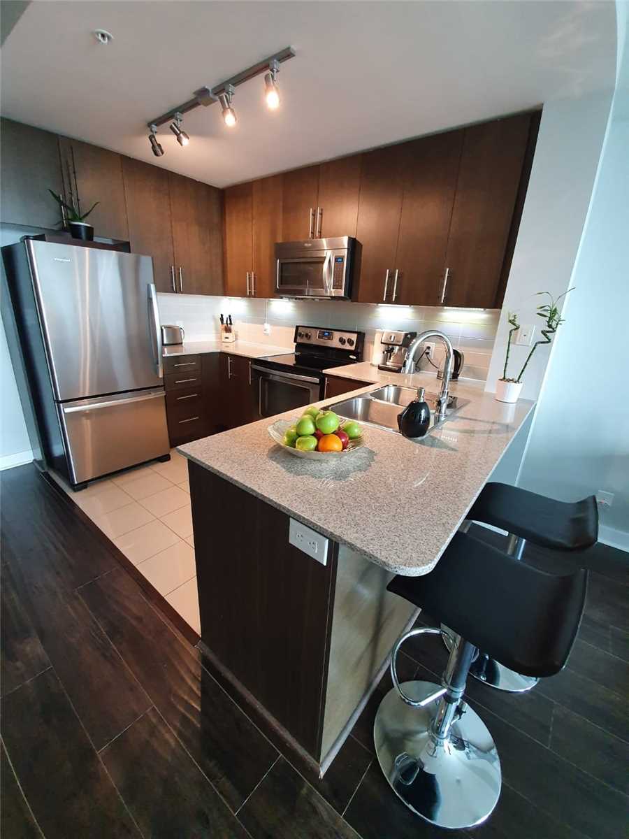 UmberBehl's tweet photo. Sq1 Condo for LEASE - $2100
Unobstructed North View, 9' Ft Ceiling, Floor To Ceiling Windows, Modern Kitchen With Granite Counter, Stainless Steel Appliances, Ensuite Laundry, Laminate flooring in entire apartment.
Includes-Parking &amp; Locker
Possession Date: August 15, 2020 https://t.co/Jq4oTIAWt1