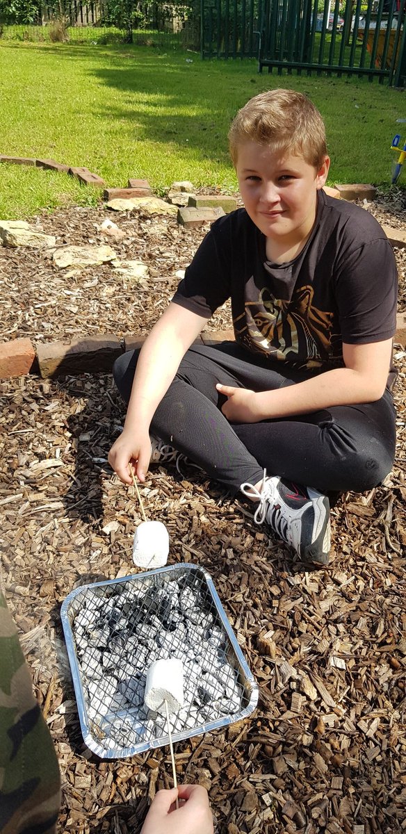 EndeavourClass's tweet image. More yummy S'mores! @normanbyspital #Classof2020