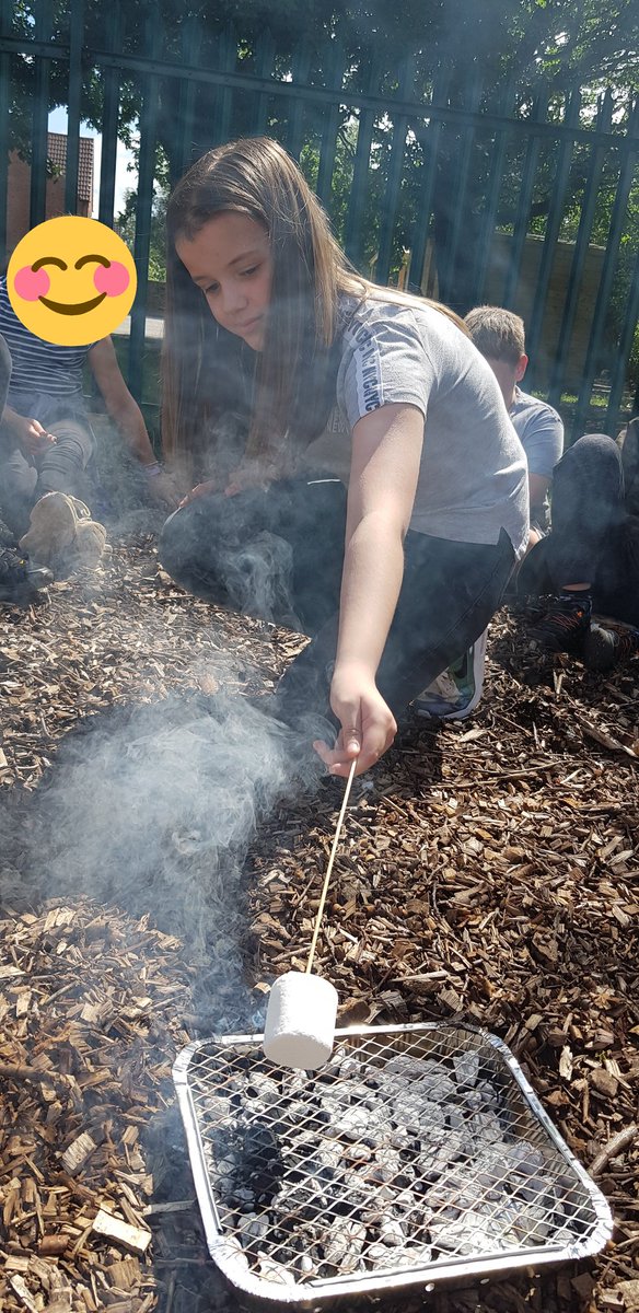 EndeavourClass's tweet image. More yummy S'mores! @normanbyspital #Classof2020