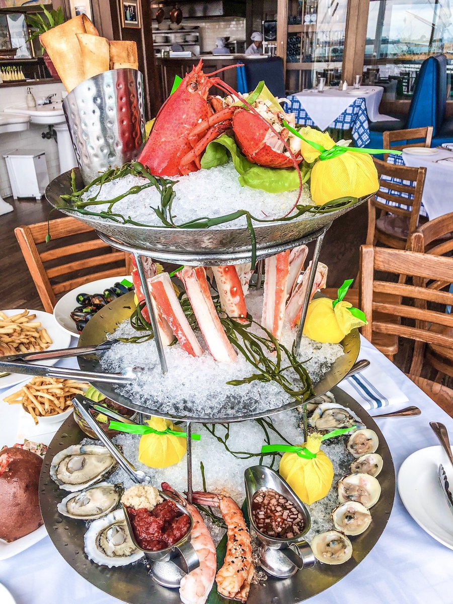 Treat yourself to the 𝒖𝒍𝒕𝒊𝒎𝒂𝒕𝒆 seafood experience, and visit Riva this weekend. You deserve it 😉