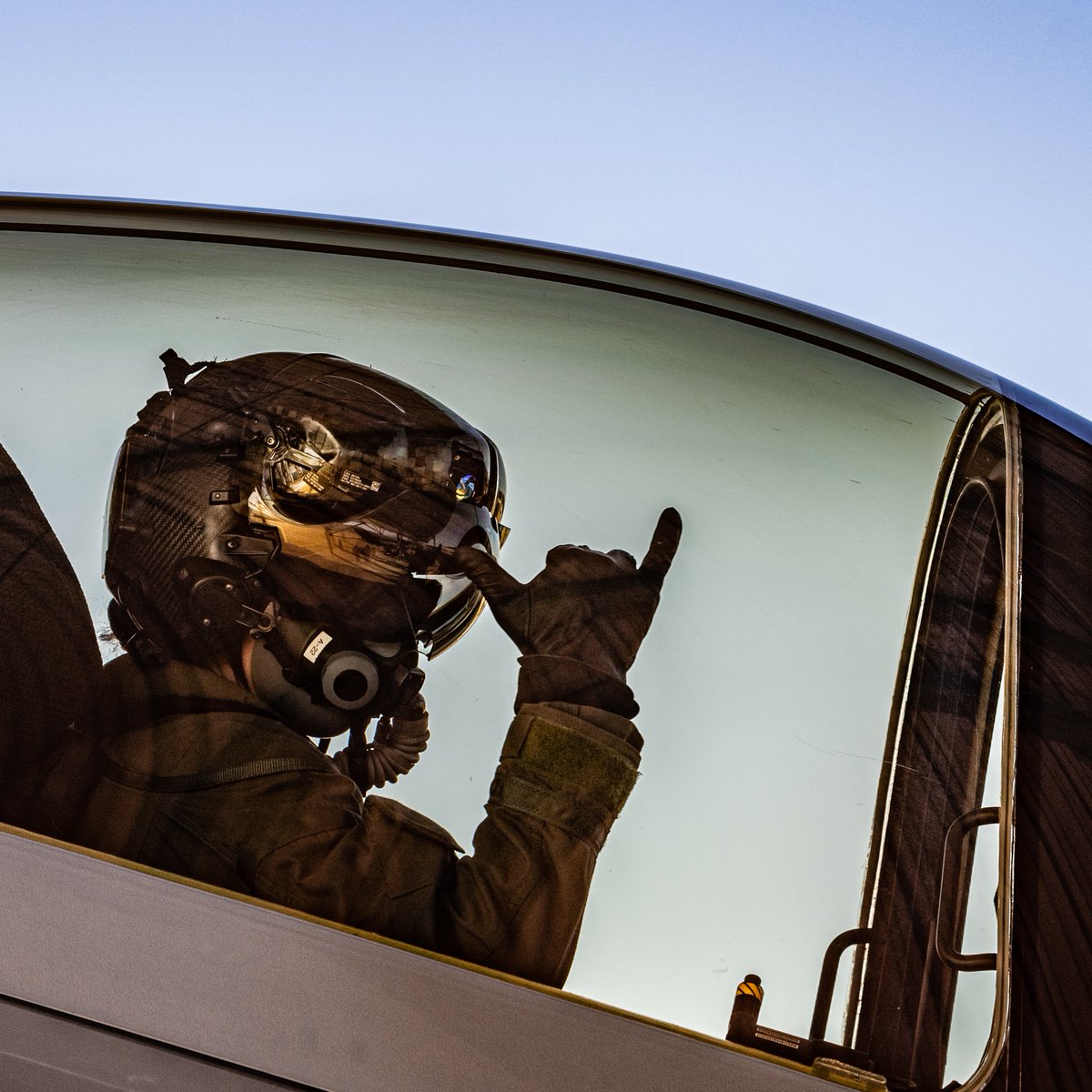 F35demoteam's tweet photo. Chocks out for the weekend 🤘
See you next week @90thMissileWing for the #WingsoverWarren air show!
#F35DemoTeam l #AimHigh l #aviationdaily https://t.co/wBDcyoS5Ls