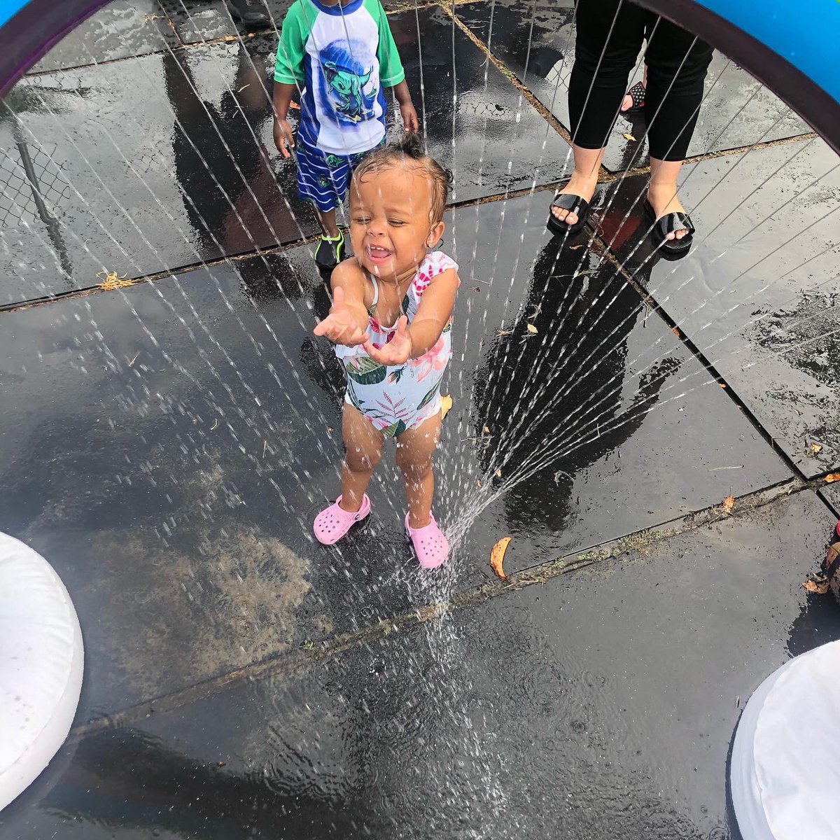 Unique Little Hands tweet media