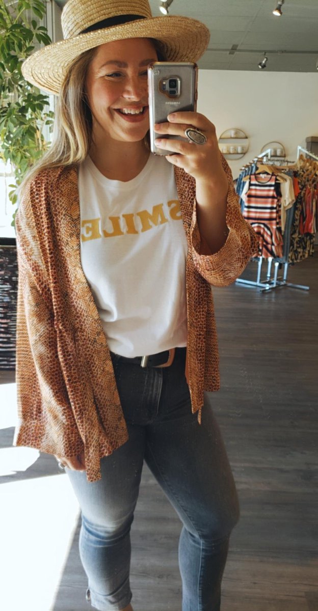 flocboutique's tweet photo. SMILE, ITS FRIDAY😁😁😁 what's making you smile today?

#ShopLocal 
#yeg
#BeHappy 
#FridayFeeling https://t.co/JAzBLaB9jb