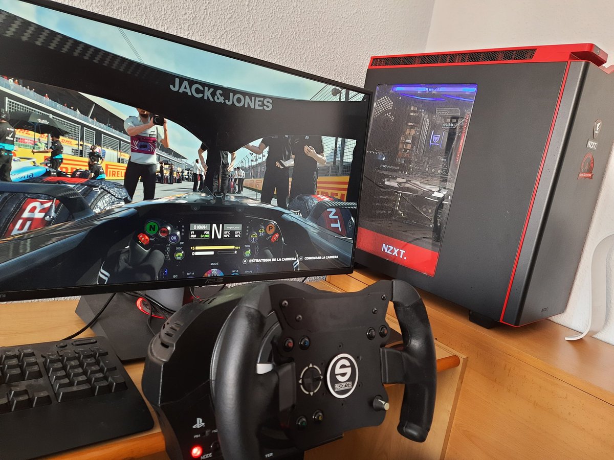 yomaltes's tweet photo. Hoy toca vicio por fin! #F1 #NZXT #thrustmaster #virtualdriver https://t.co/UucA6uNqHS