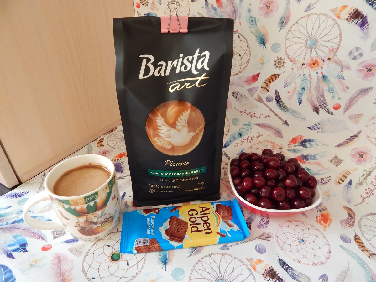 makovchik1995's tweet photo. Классный вечер в компании Unistar top 20, огромный привет @VadimSavin 🖐️☕🍫🍒❤️ https://t.co/lzVRCzV40C