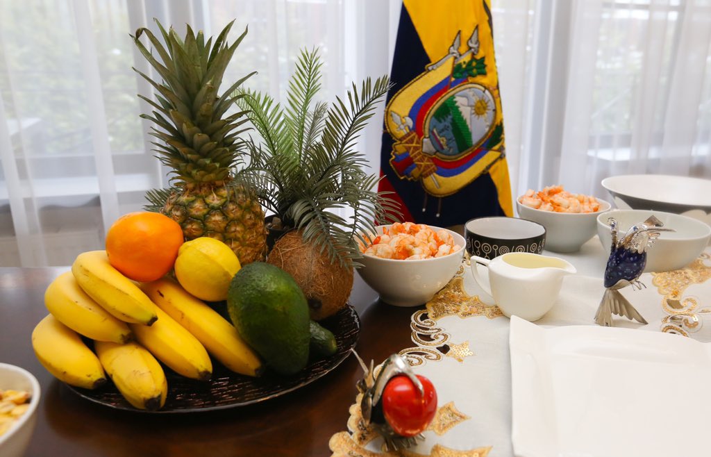 #ElMejorCamarónDelMundo está presente en actividades oficiales y eventos promocionales del #Ecuador🇪🇨 en #China🇨🇳 y alrededor del 🌎. El mejor embajador del #EcuadorEnElMundo <a href="/PDChina/">People's Daily, China</a> <a href="/CCTV/">CCTV</a> <a href="/XHespanol/">China Xinhua Español</a> <a href="/globaltimesnews/">Global Times</a> <a href="/cgtnenespanol/">CGTN Español</a> <a href="/elautista/">Michael Zárate</a> <a href="/MFAEcuador/">Foreign Affairs Ec</a> #ILoveShrimpFromEcuador