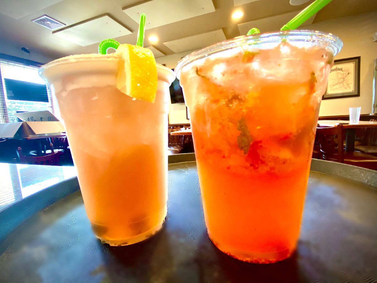 strawberryspub's tweet photo. Happy Friday! Open from 2pm-10pm - celebrate the weekend with a delicious cocktail! 

Strawberry Mojito 🌿🍓
Long Island Iced Tea 
Bourbon Arnold Palmer
Bourbon &amp; Lemonade 🍋 

ALL MADE WITH ❤️ 

#strawberryspub #woodbridgenj #njpizza #coctails https://t.co/6R4VYXraxL
