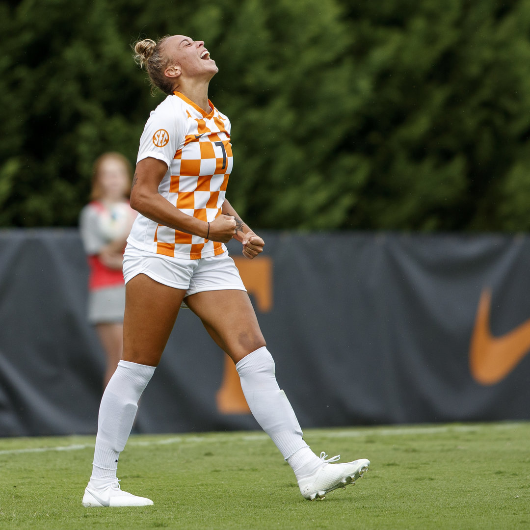 Vol_Soccer's tweet photo. How about a #ProVols update on @MAVignola?

Our VFL is thriving in Iceland. In the first 5 weeks of the season, she's already been named to the Pepsi League Team of the Week 4 times for @throtturrvk! 🤩 https://t.co/3KiFxUWt5a