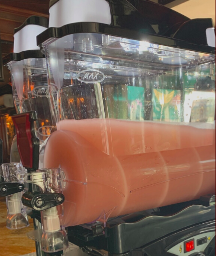 Slushees down at the Pub? YES PLEASE! 😋 Stop by to sip on our awesome Pub shushees— available with or without alcohol! #TGIF