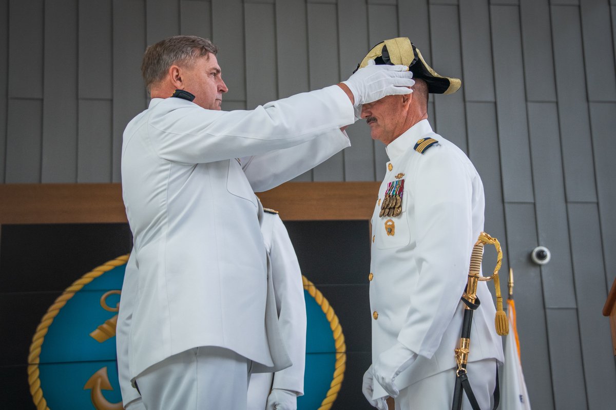ComdtUSCG's tweet photo. Congratulations to our 16th Gold Ancient Mariner CAPT Patrick Culver! The Ancient Mariner title recognizes the officer and enlisted person with the earliest designation as a permanent cutterman and requires a minimum of ten years of sea time. https://t.co/SqfRYVo7Vs