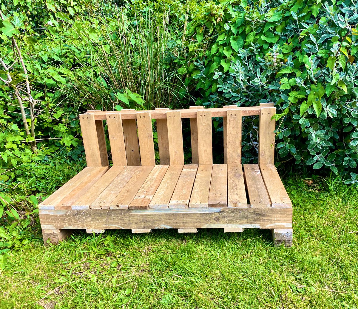 Steph_Couch_'s tweet photo. Today I single handedly made this little bench for Preschool, all from pallets! 
- It still needs sanding down but I must say I’m rather quite proud! 😆🛠🌳😛

#EYFS #OutdoorArea #PalletBench https://t.co/nKpCYNOdkz