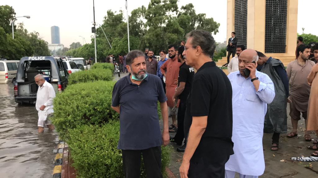 HaniQureshi5's tweet photo. Mayor Karachi @wasimakhtar1955 Visited different areas of the city during the rain and gave Instructions to the concerned officials and workers to clear the #ChokingPoints & for the #Dewatering of the accumulated #rainwater.
#karachirain https://t.co/MiaSFzhO96