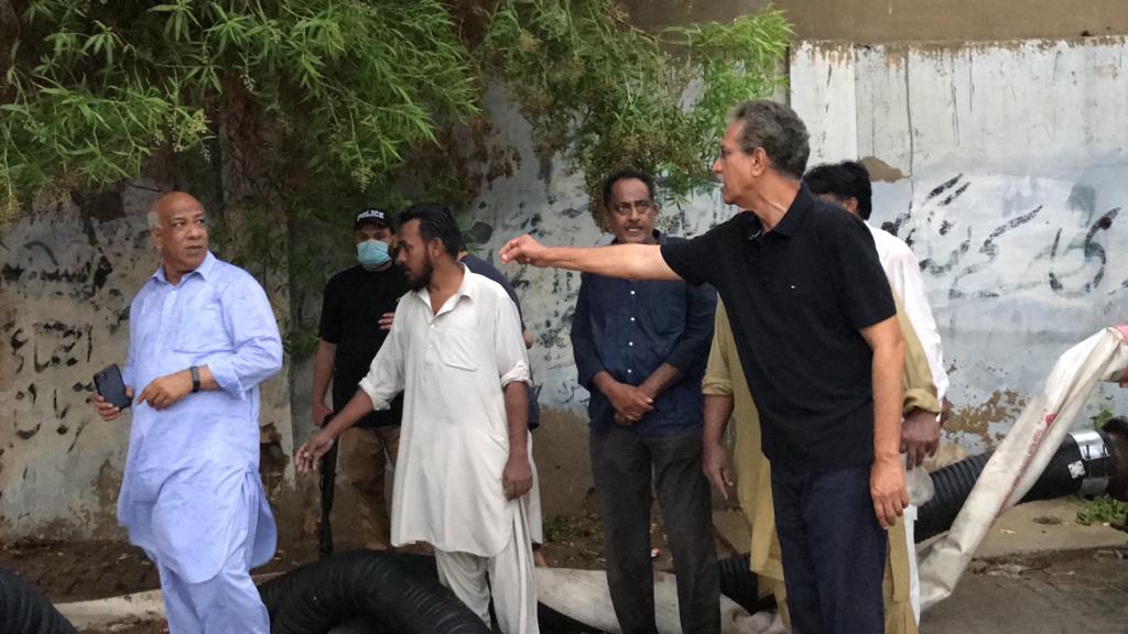 HaniQureshi5's tweet photo. Mayor Karachi @wasimakhtar1955 Visited different areas of the city during the rain and gave Instructions to the concerned officials and workers to clear the #ChokingPoints & for the #Dewatering of the accumulated #rainwater.
#karachirain https://t.co/MiaSFzhO96