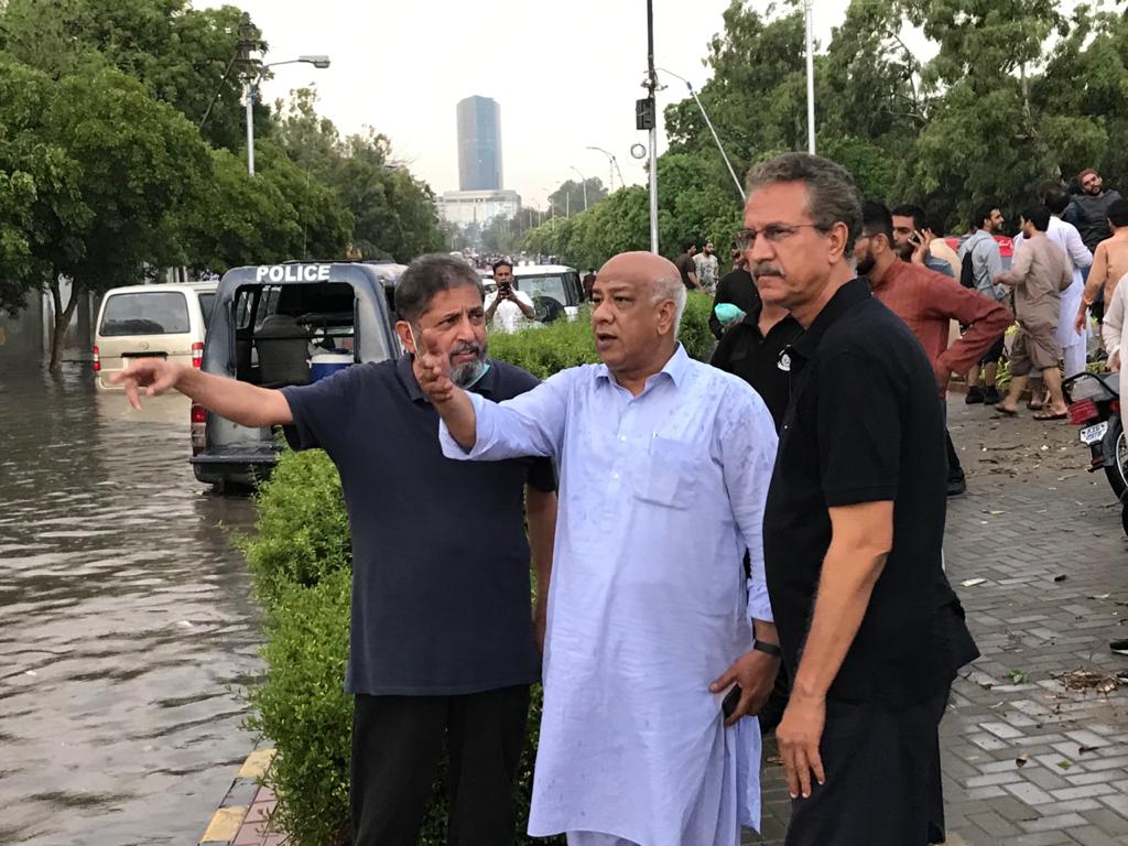 HaniQureshi5's tweet photo. Mayor Karachi @wasimakhtar1955 Visited different areas of the city during the rain and gave Instructions to the concerned officials and workers to clear the #ChokingPoints & for the #Dewatering of the accumulated #rainwater.
#karachirain https://t.co/MiaSFzhO96