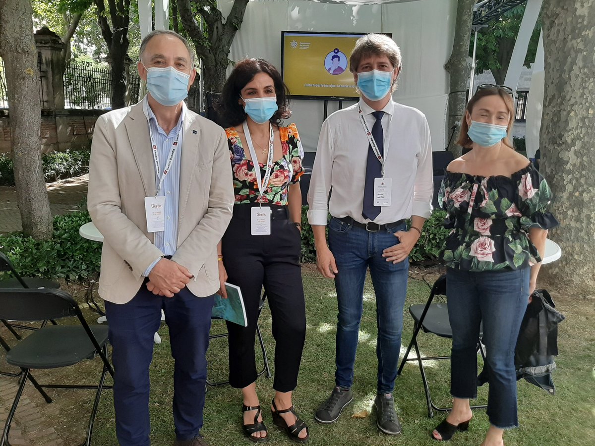 UVa_es's tweet image. #EncuentrosVeranoUva
Despedimos una nueva edición con la participación del alcalde de #Soria y un pequeño homenaje a @MiguelDelibes, a través de su obra el &quot;Disputado voto del señor Cayo&quot;, con motivo de #CentenarioDelibes