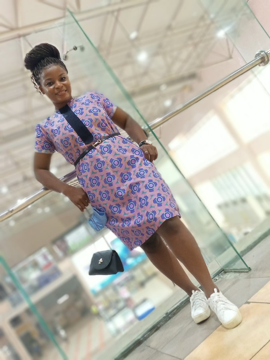 i_am_kamara's tweet photo. Its Friday 💃💃Happy weekend y'all.
I said let me remind y'all that I am still a tailor and you can own this gown made by me at shikini money. Rock with or without belt #tailorgeng #gownstyle 🧵✂️👗❤️ https://t.co/rmbXnVCcdq