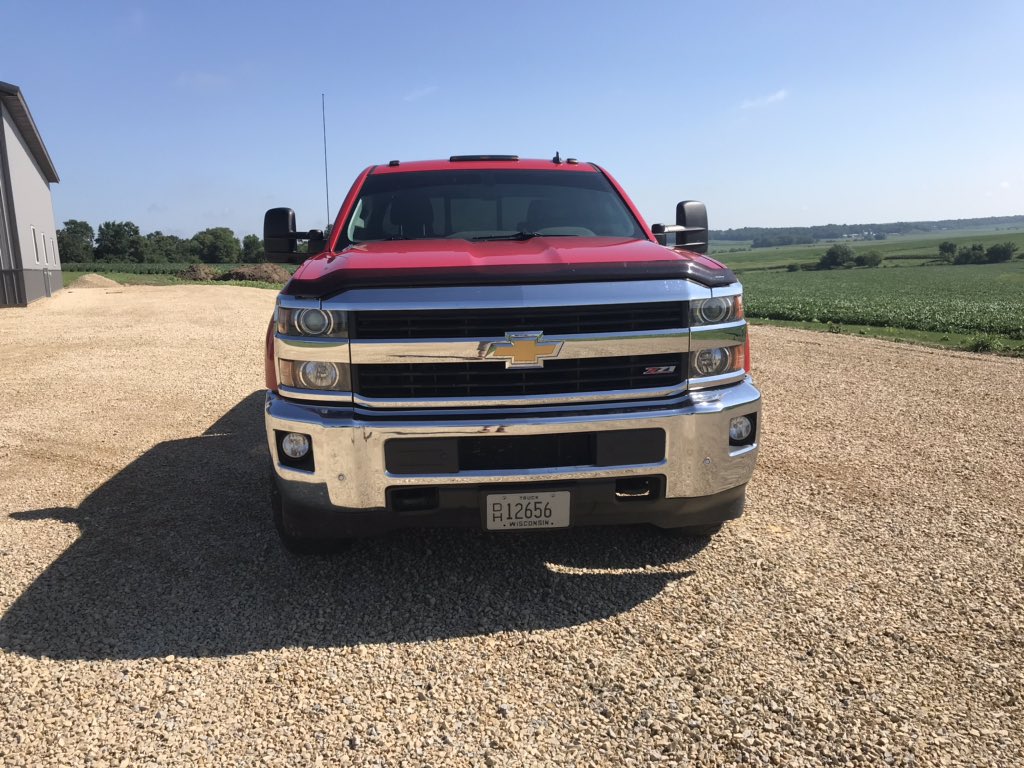 JustinBlum8's tweet photo. 2015 Chevy 3500 LTZ 95k miles B+W 5th wheel Rhino Bed-liner New Brakes  41,500 obo 608-214-9785 https://t.co/KrXzvjil5K