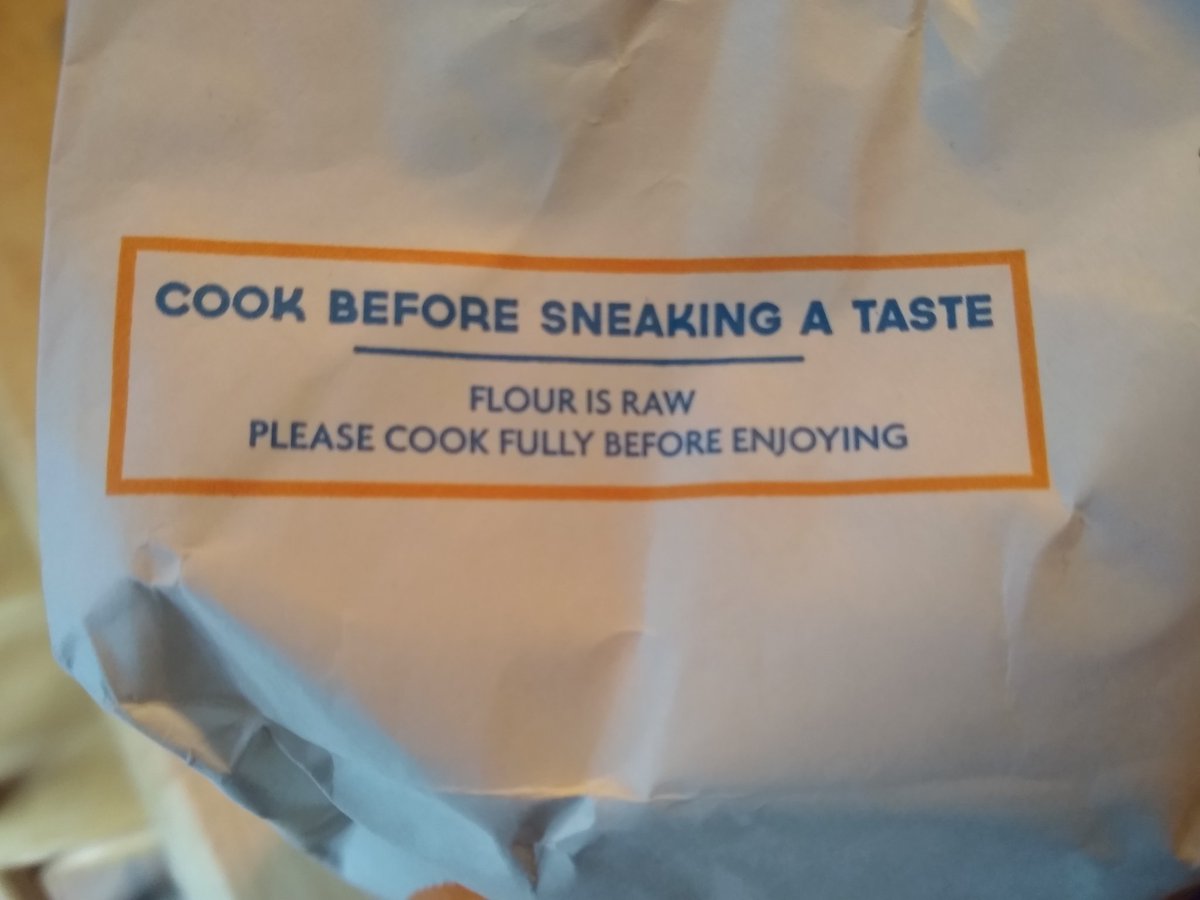 masterneerdowel's tweet photo. America is a land of many strange warning labels, but the warning on the 5lb bag of flour must be the strangest of them all.

#5lbs #notappetizing https://t.co/CRkCX5xY8D