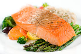 EllieSchulz5's tweet photo. Eat more fish,including a portion of oily fish
Fish is a good source of protein and contains many vitamins and minerals.

Oily fish are high in omega-3 fats,which may help prevent heart disease. 

Oily fish include:
salmon
trout
herring
sardines
pilchards.#goodfood.#healthyfood https://t.co/V8VbwvX02c