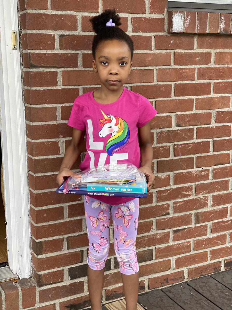 Let’s celebrate Linda from Kinsella, a week 1 Superintendent’s Reading Challenge Winner! Way to go Linda! <a href="/Hartford_Public/">Hartford Public Schools</a> <a href="/HartfordSuper/">Dr. Andraé Townsel</a> <a href="/KinsellaMagnet/">Kinsella Magnet</a> <a href="/BenchmarkEdu/">Benchmark Education</a> <a href="/ReadtoaChild/">Read to a Child</a>