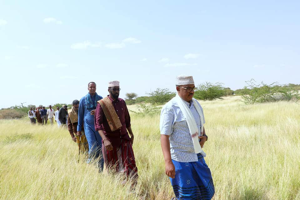 CigaalCaymo's tweet photo. Caaqil #Cali #Gaafa oo maanta qado sharaf ugu sameeyey #Beeraha #Jibagale, Isimadda beesha Cumar Maxmuud oo uu hogaaminayo #Islaan #Bashiir #Islaan #Cabdulle, sidoo kale qadada Isimada Fiqi Cabdinasir, Iimaan Cabdiwahab iyo Amiir Maxamuud ayaa qadada jogay. https://t.co/Tl3487CChR