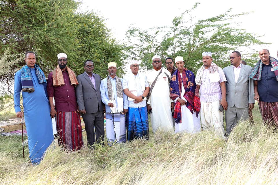 CigaalCaymo's tweet photo. Caaqil #Cali #Gaafa oo maanta qado sharaf ugu sameeyey #Beeraha #Jibagale, Isimadda beesha Cumar Maxmuud oo uu hogaaminayo #Islaan #Bashiir #Islaan #Cabdulle, sidoo kale qadada Isimada Fiqi Cabdinasir, Iimaan Cabdiwahab iyo Amiir Maxamuud ayaa qadada jogay. https://t.co/Tl3487CChR