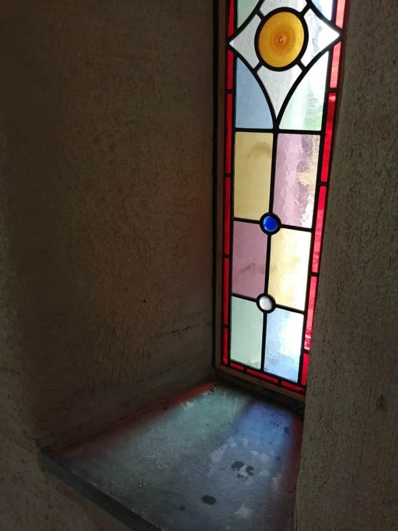 Today's installation! Set of 4 geometric traditional arrowslit panels for period property.

#stainedglassWales #stainedglassceredigion #MadeinLlandysul #madebyhand #commission #handmadeinWales