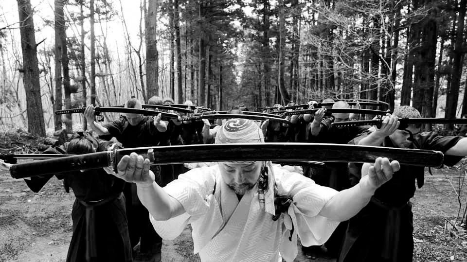 kamui_info's tweet photo. 【Code of the SAMURAI Japjn Toure 2019〜メイキング動画〜】

昨年末に福島での撮影の為に来日した、海外道場生の日本に到着してから撮影の様子です！
https://t.co/KTiUkxJm6G

▫︎▫︎また本編はこちらより▫︎▫︎
https://t.co/7flgJQ7N7k

#kamui
#kengido
#codeofthesamurai https://t.co/Y0CNoDGZak