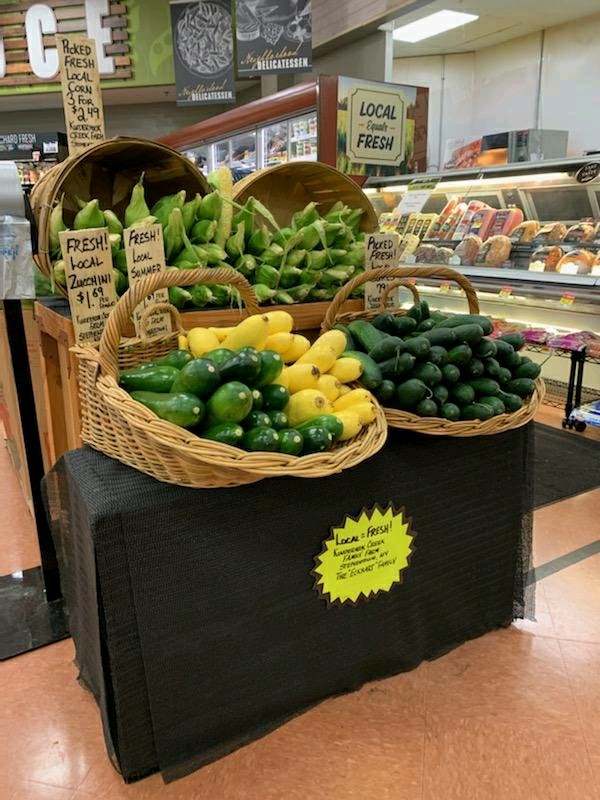 AdamsMarkets's tweet photo. Our #AdamsMA BFF (and Produce Manager) Rob, is bringing #Local to his community!
As fresh as you can get, straight off of #KinderhookCreekFarm! π¨βπΎπ©βπΎπ
#LocallyLoud #LocalFarmers #WhenFreshnessCounts #ThoseBasketsAreGinormous π https://t.co/qLraIKjTrh