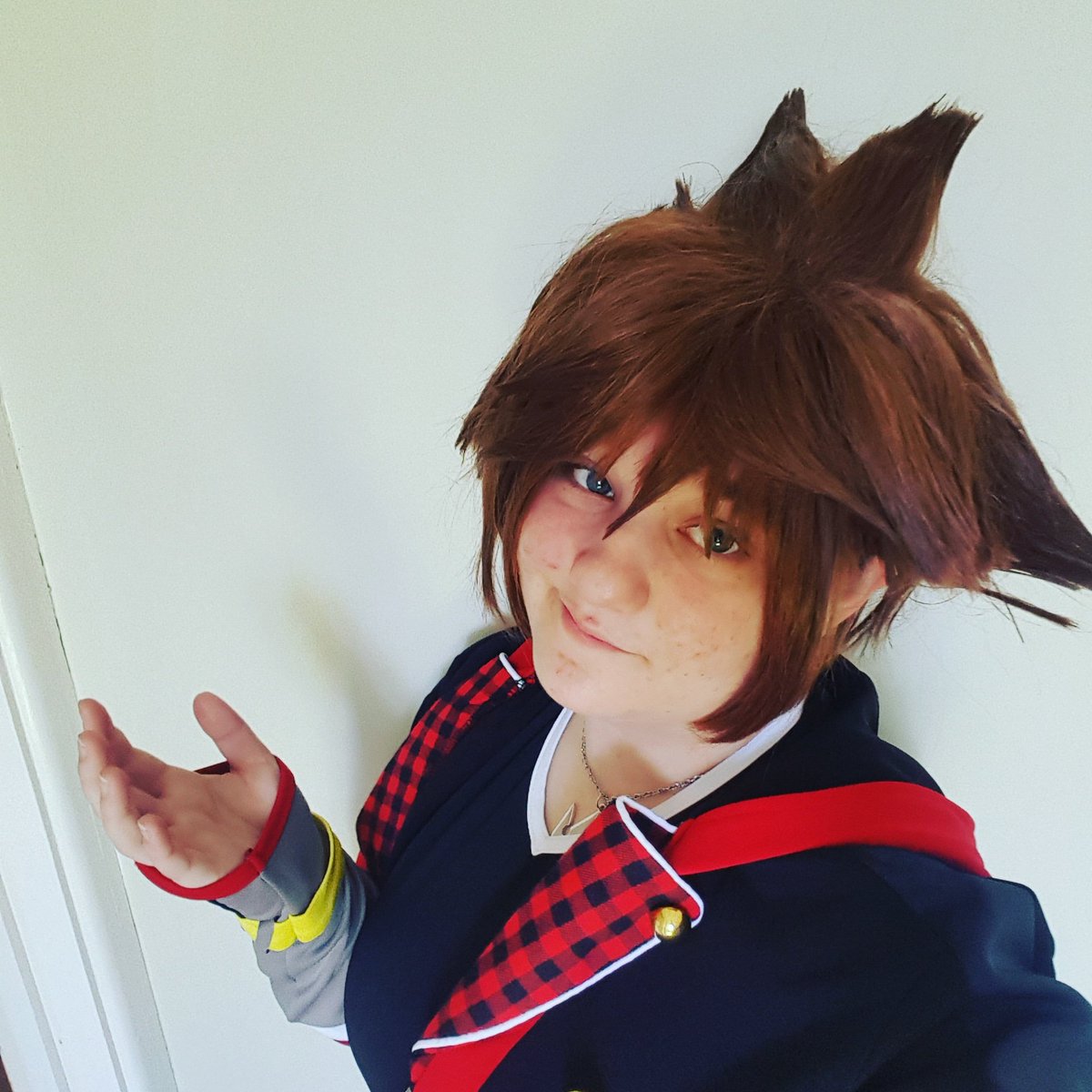 Kimzee5998's tweet photo. Hi, I'm Kimzee and I've been cosplaying for around 5 years. While in cosplay I tend to have so much more confidence and feel so much better about myself. I also have found some of my best friends through cosplay. #CosplayersUnder1k https://t.co/akflTlxFuL