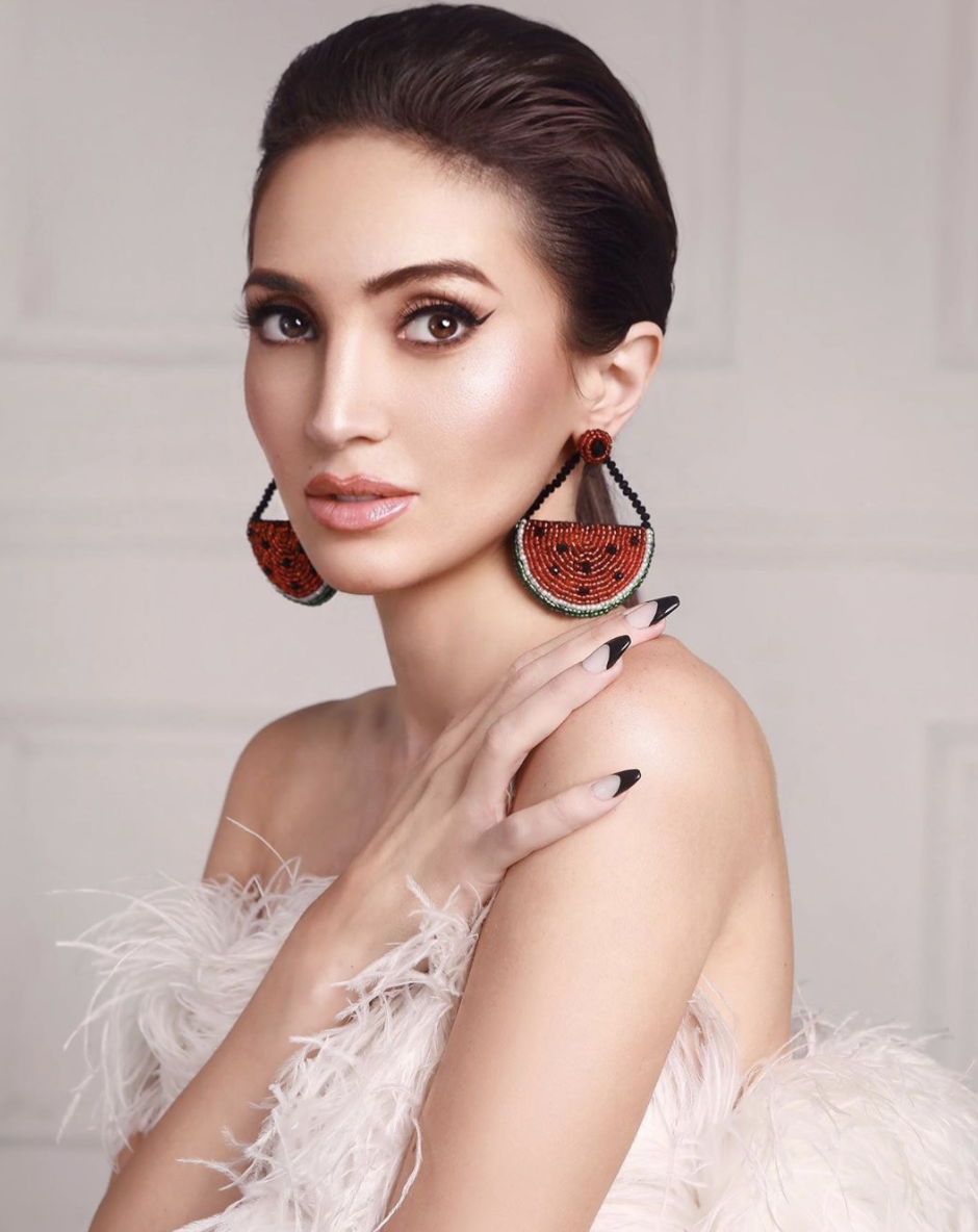 MeganPormer's tweet photo. Fashion inspired by food? Count me in...!😋🍉 Taking a look back at one of my favorite shots from my #NowMagazineLA cover and spread. 💗 #MeganPormer https://t.co/Tl2ThrD4ez
