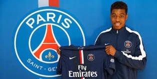 Le 17 mars 2015, il signe son premier contrat professionnel, le liant à l'équipe du Paris Saint-Germain. Jusqu'en 2018. Il remporte son premier championnat en fin de saison et devient avec le Paris Saint-Germain champion sacré de France.