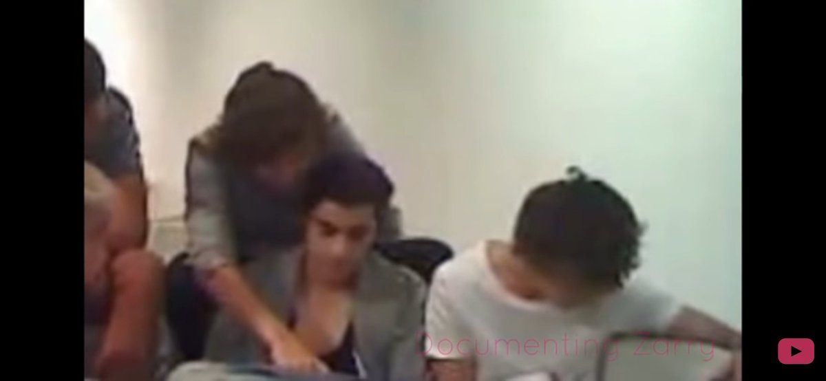 Nobody will notice if I always touch him and lean more than necessary right? #ZarryFriendship