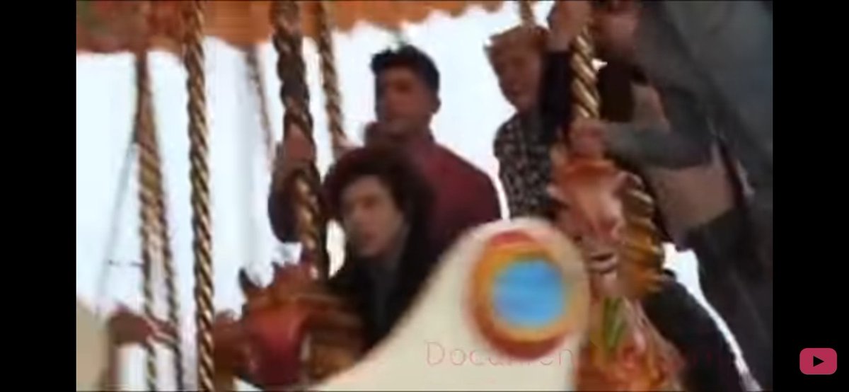 Let's get together on this even if there's space for us to be comfortable each on a separate fake-horse or whatever that thing is #ZarryFriendship