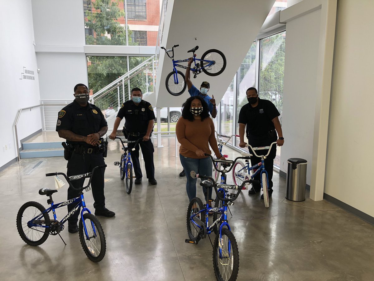 CJCLOUD83's tweet photo. Thank you Big Brothers Big Sisters Mentor program for the donations of bikes to the community . Shout out to Southeast and Southcentral Community Service team for putting a smile on the kids faces . @sd_victorian @ArtAcevedo https://t.co/8ADK7GSBte