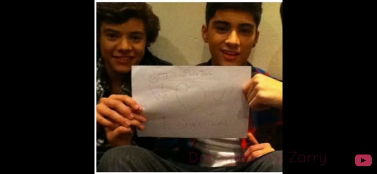 Yeah I could've held the paper from the top corner but z's hand was warmer... #ZarryFriendship