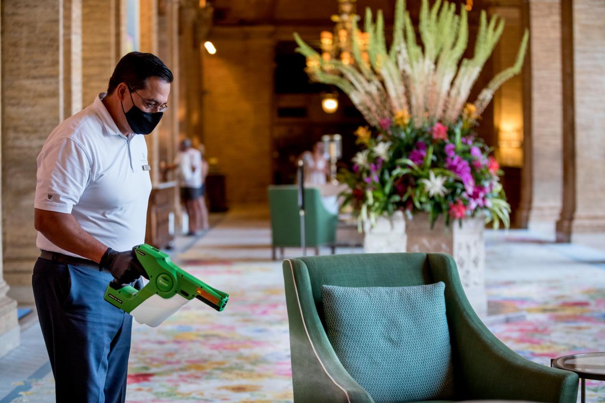 KeepFLOpen's tweet photo. @TheBreakers  is doing their part to keep guests and staff safe while still being able to enjoy their stay.

📸 LILA PHOTO

#KeepFloridaOpen #cleaning #palmbeach #florida https://t.co/kuYvV8esam