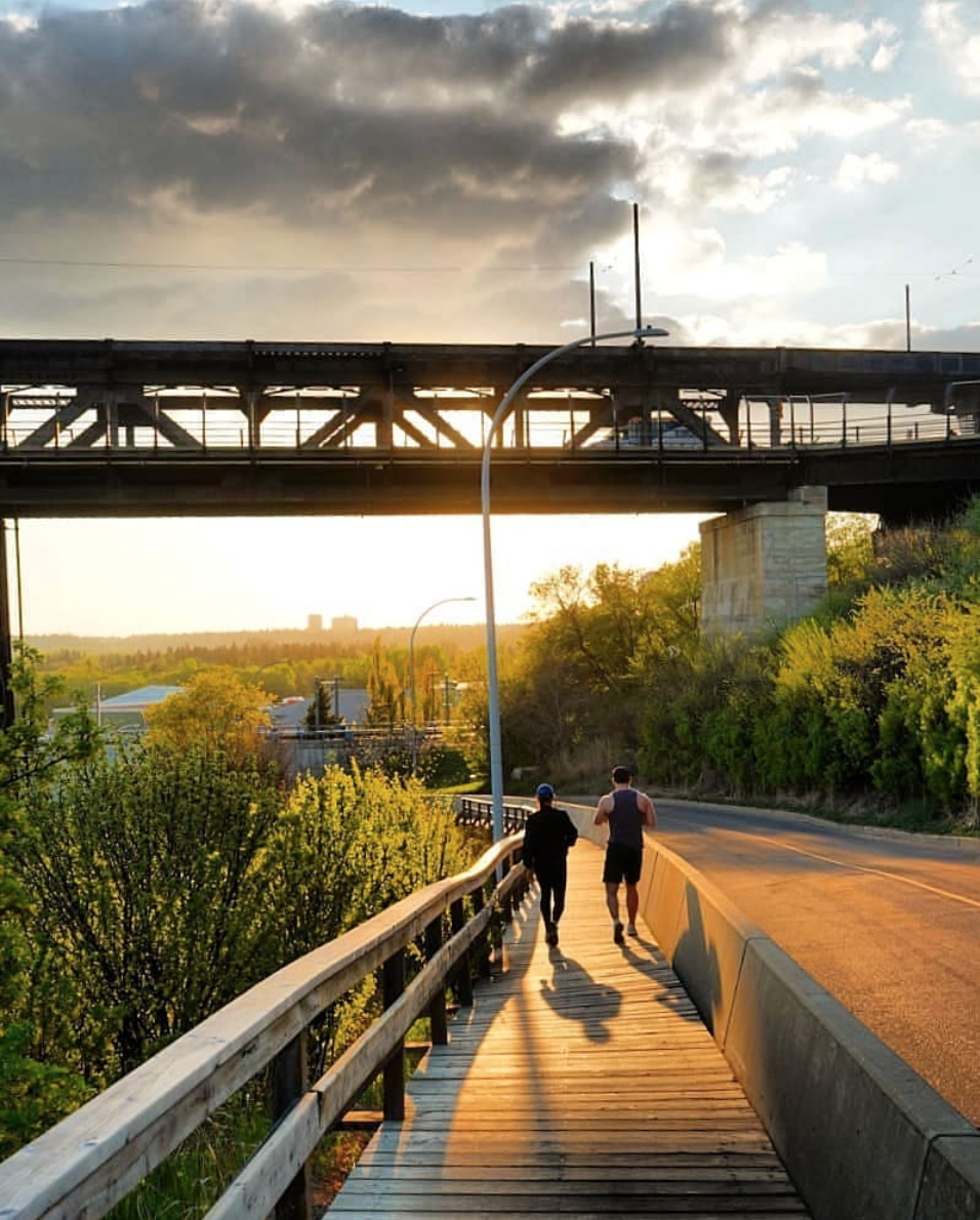 TravelAlberta's tweet photo. A young, vibrant and urban centre, Edmonton is home to more than 160km of pathways and 20 major parks, meaning it has plenty of space to run, walk, hike and bike your way through the summer months!

Photo by @kimtannas via IG | #ExploreAlberta

https://t.co/qSkfCNEISZ https://t.co/Txm5PhIeZr