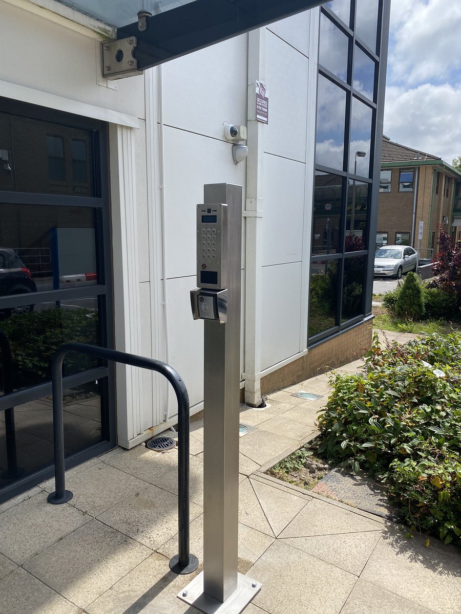 SecuredAlarmSys's tweet photo. A recent installation carried out by one of our engineers at Morriston Hospital for @SwanseabayNHS. Using @PaxtonAccess and @SaltoSystems #TeamSAS #Swansea https://t.co/LcX4fmeDn9
