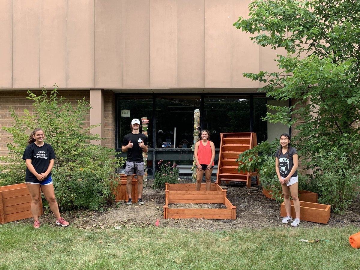 DonnaCallParker's tweet photo. Even in a pandemic the @DublinCoffmanHS advanced research class finished their community garden beds. ❤️Thanks to @specialkdchs for getting a PTO grant for our materials. https://t.co/ynGsHc8Txx